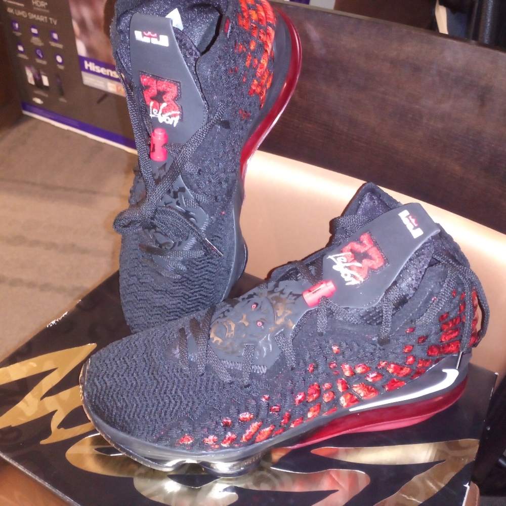 COPY - Lebron 23s great condition never touched the gound size 13 men still new